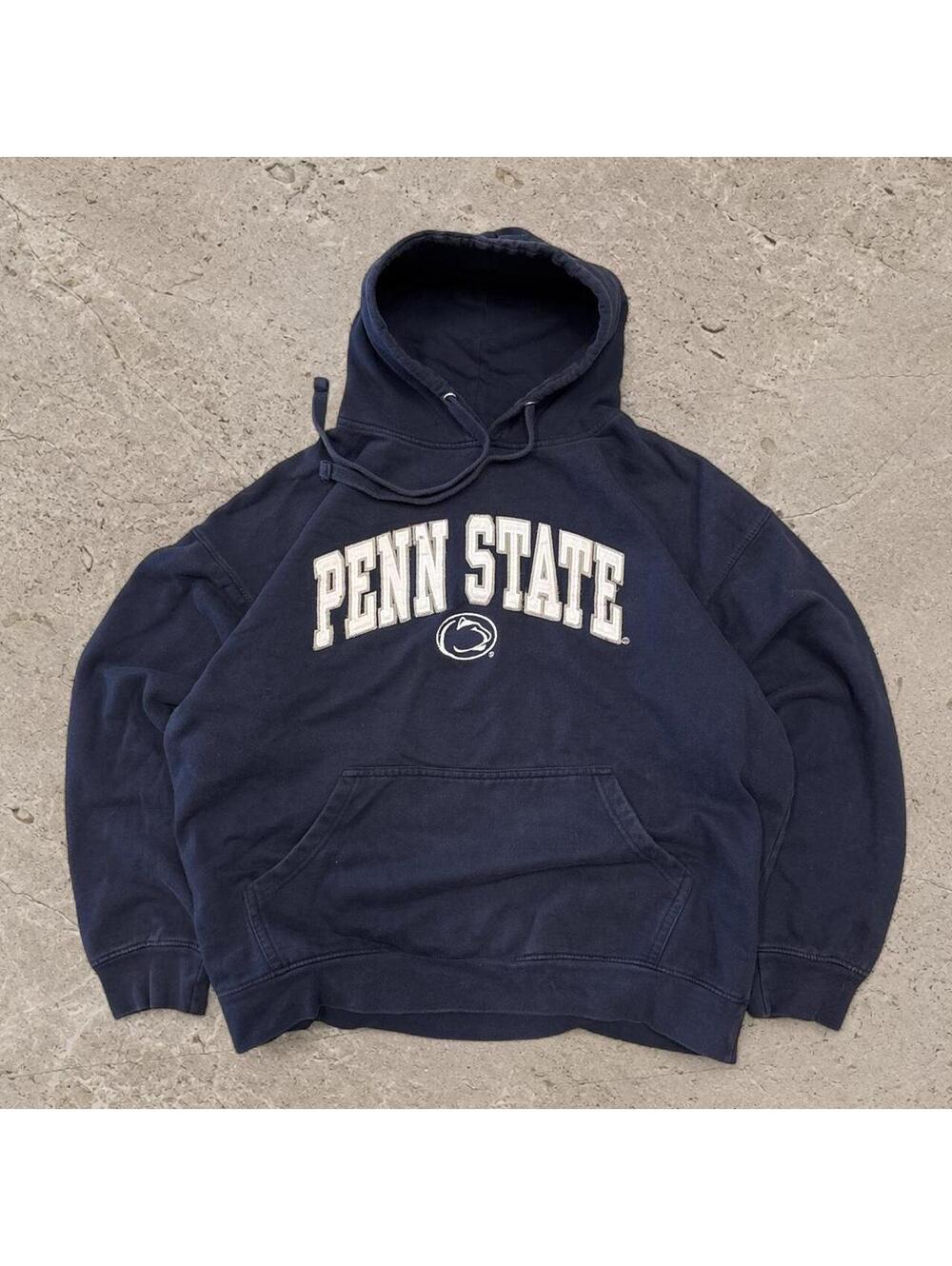 Absolutely beautiful vintage boxy fit Penn State embroidered hoodie.